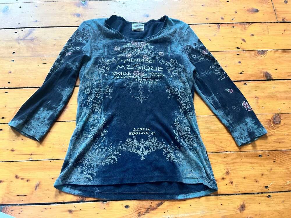 Skinny Minnie Alphabet De La Musique Rhinestone Grunge Y2K Top Medium